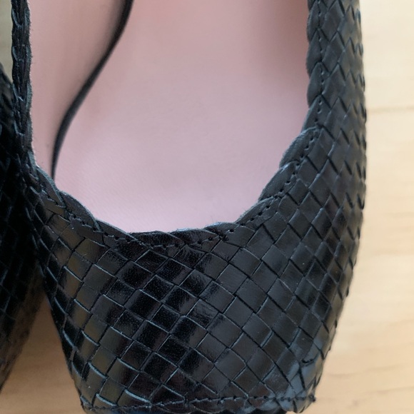 Stuart Weitzman - Women's Woven Leather Wedge Shoes (black-size 7) - Picture 2 of 6